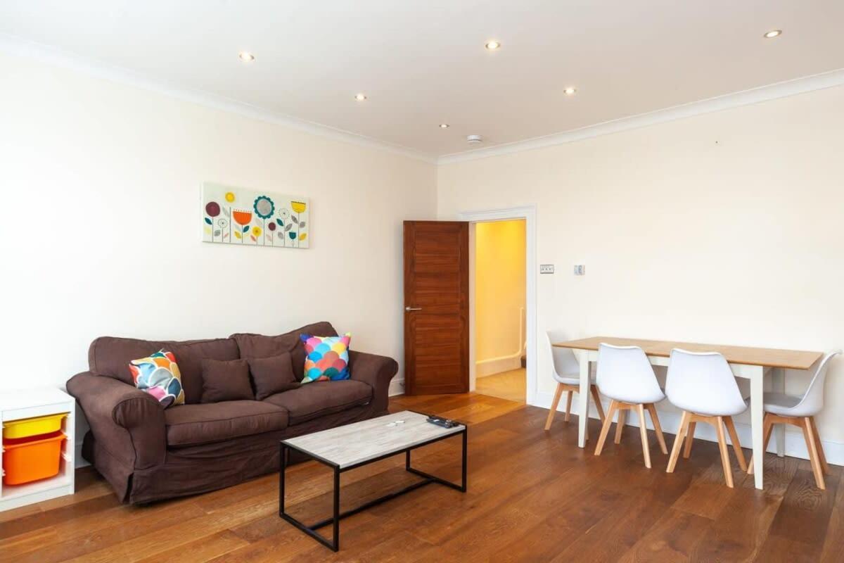 Spacious 2 Bedroom Maisonette In Stratford Londres Exterior foto